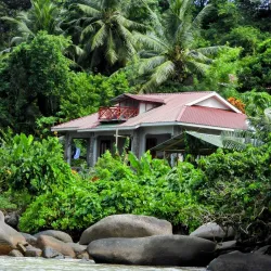 Anse Marie-Louise - Baie Lazare