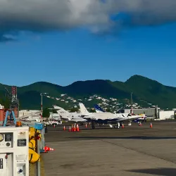 Princess Juliana International Airport Viewing Area - Philipsburg