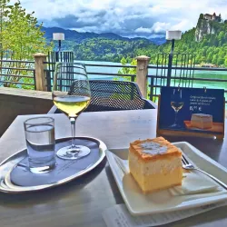 Bled Cream Cake (Kremna Rezina) - Bled