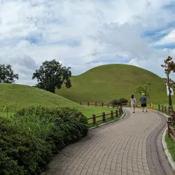 Tumuli Park (Daereungwon Tomb Complex) - Gyeongju