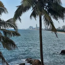 Mount Lavinia Beach - Kadawatha