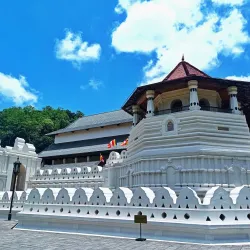 Temple of the Tooth Relic (Sri Dalada Maligawa) - Kandy