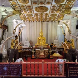 Temple of the Tooth Relic (Sri Dalada Maligawa) - Kandy