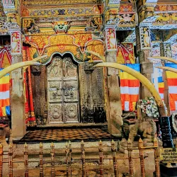 Temple of the Tooth Relic (Sri Dalada Maligawa) - Kandy