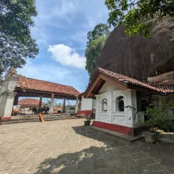 Mulkirigala Rock Temple - Tangalle