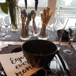 Local Cafés and Restaurants - Horred