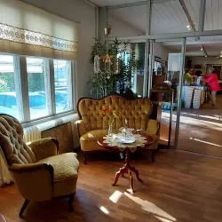 Local Cafés and Restaurants - Horred