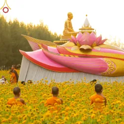 Wat Phra Dhammakaya - Bang Buathong