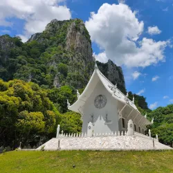 Wat Tham Phra Phothisat - Chachoengsao