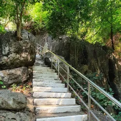 Wat Tham Phra Phothisat - Chachoengsao
