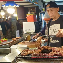 Chiang Mai Night Bazaar - Chiang Mai