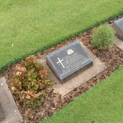Kanchanaburi War Cemetery - Kanchanaburi