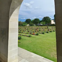 Kanchanaburi War Cemetery - Kanchanaburi