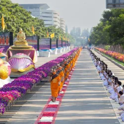 Wat Phra Dhammakaya - Khlong Luang