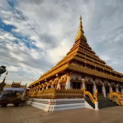 Phra Mahathat Kaen Nakhon (Wat Nong Wang) - Khon Kaen