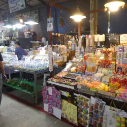 Nakhon Pathom Floating Market - Nakhon Pathom