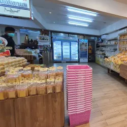 Nakhon Pathom Floating Market - Nakhon Pathom