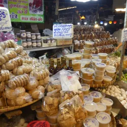 Nakhon Pathom Floating Market - Nakhon Pathom