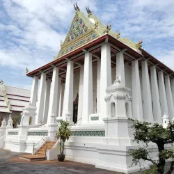 Wat Chaloem Phra Kiat Worawihan - Nonthaburi