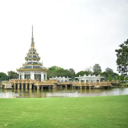 Wat Chaloem Phra Kiat Worawihan - Nonthaburi