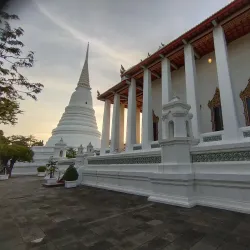 Wat Chaloem Phra Kiat Worawihan - Nonthaburi
