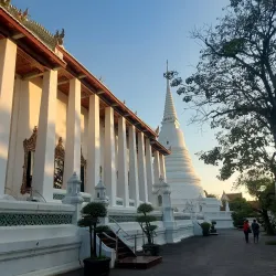 Wat Chaloem Phra Kiat Worawihan - Nonthaburi