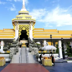 Wat Phra Si Mahathat Wora Maha Viharn - Pathum Thani