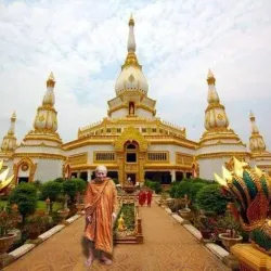 Phra Maha Chedi Chai Mongkol - Roi Et