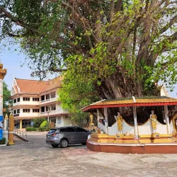 Wat Klang Sri Roi Et - Roi Et