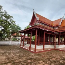 Phra Borommathat Chedi - Surat Thani