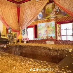 Wat Phra Thaen Sila At - Uttaradit