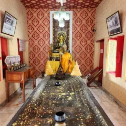 Wat Phra Thaen Sila At - Uttaradit