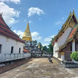 Wat Phra That Chom Phra - Uttaradit