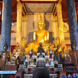 Wat Phra That Chom Phra - Uttaradit