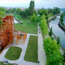 People enjoying the surroundings of Sakarya