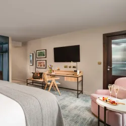 The Green Hotel - Dollar