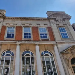 Gravesend Library - Gravesend