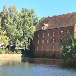 Yvonne Arnaud Theatre - Guildford