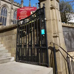 Oldham Parish Church (St. Mary with St. Peter) - Oldham