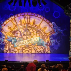 Queen's Theatre - Romford