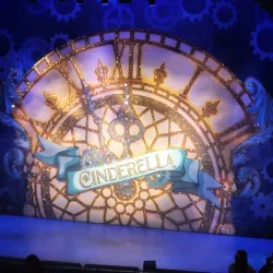 Queen's Theatre - Romford