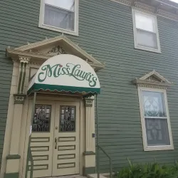 Miss Laura's Visitor Center and Museum - Fort Smith