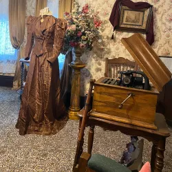 Meux Home Museum - Fresno