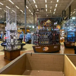 Bass Pro Shops - Manteca