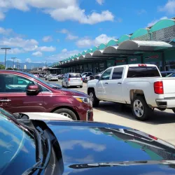 Waimalu Shopping Center - Pearl City