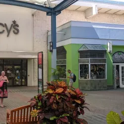 Queen Kaahumanu Center - Wailuku