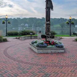 Algonquin Riverwalk Park - Algonquin