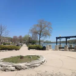 Algonquin Riverwalk Park - Algonquin