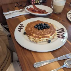 Local Dining and Shops - Fox River Grove