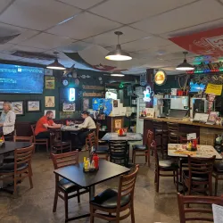 The Mucky Duck Pub & Eatery - Ames